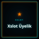 Xslot üyelik formunu dizüstü bilgisayar ekranında dolduran kullanıcı
